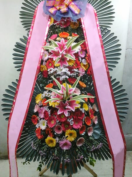 인근 상가 번영회 및 소상공인 협회에서 보내온 축복 화환